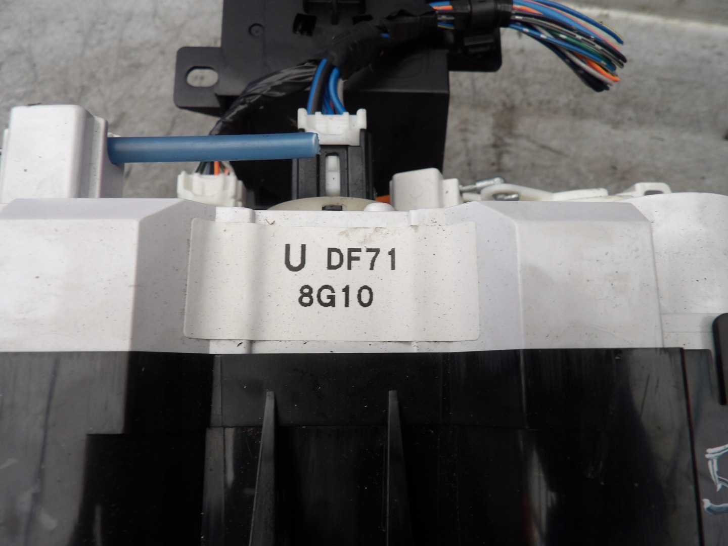 Mazda 2 control panel 8G10, DF71