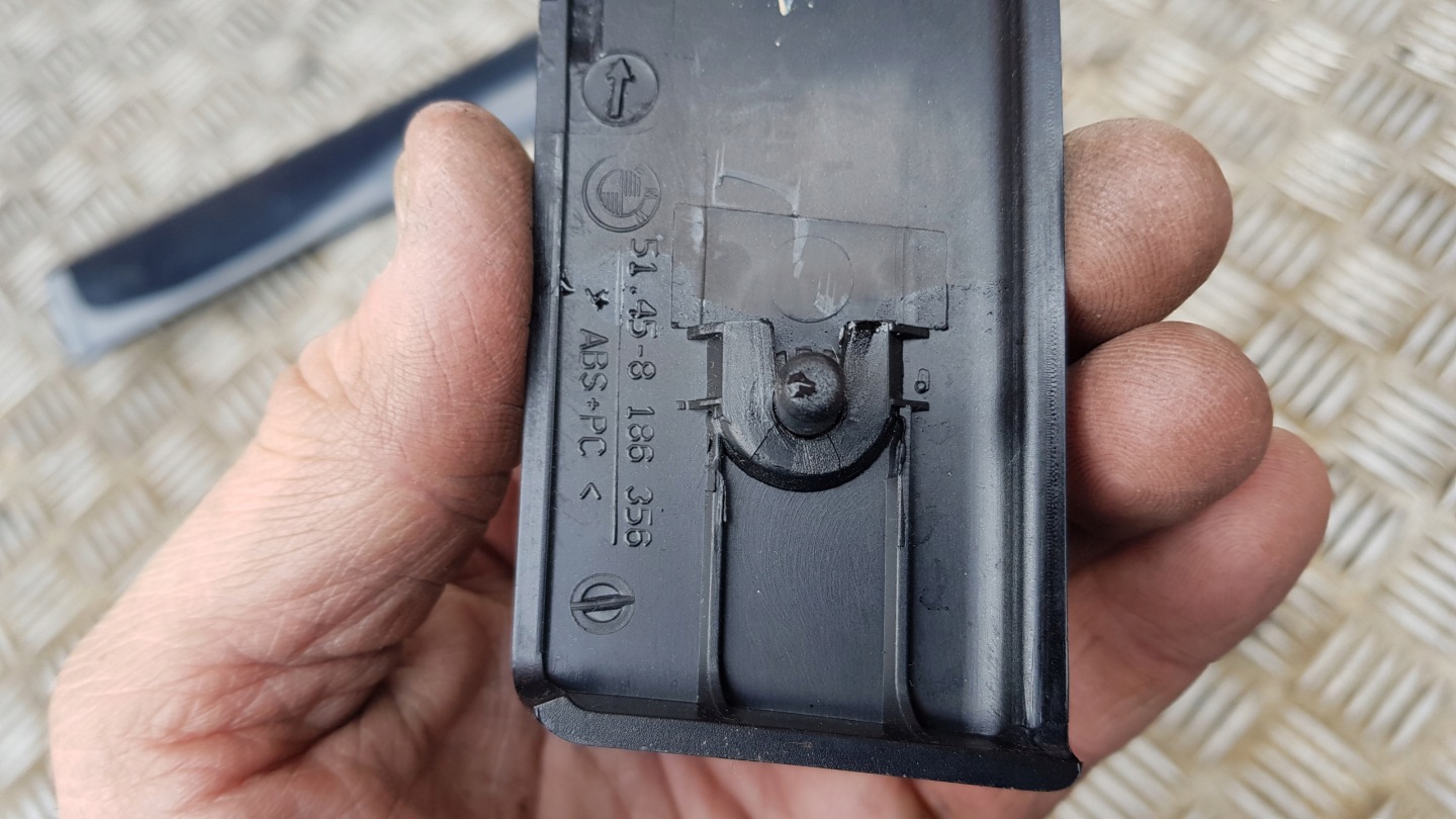 BMW E39 lišty OZDOBNE DEKORY KOKPITU černé