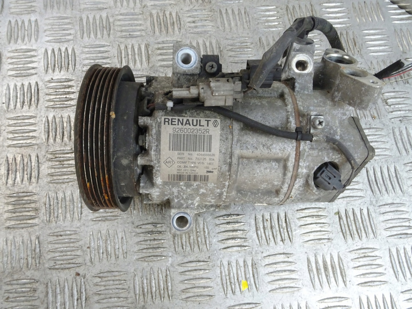 RENAULT CLIO IV 4 air conditioning compressor 926002352 1.5 DCI