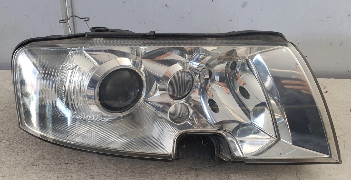 SKODA SUPERB and 01-06 light front right original 3U1941010
