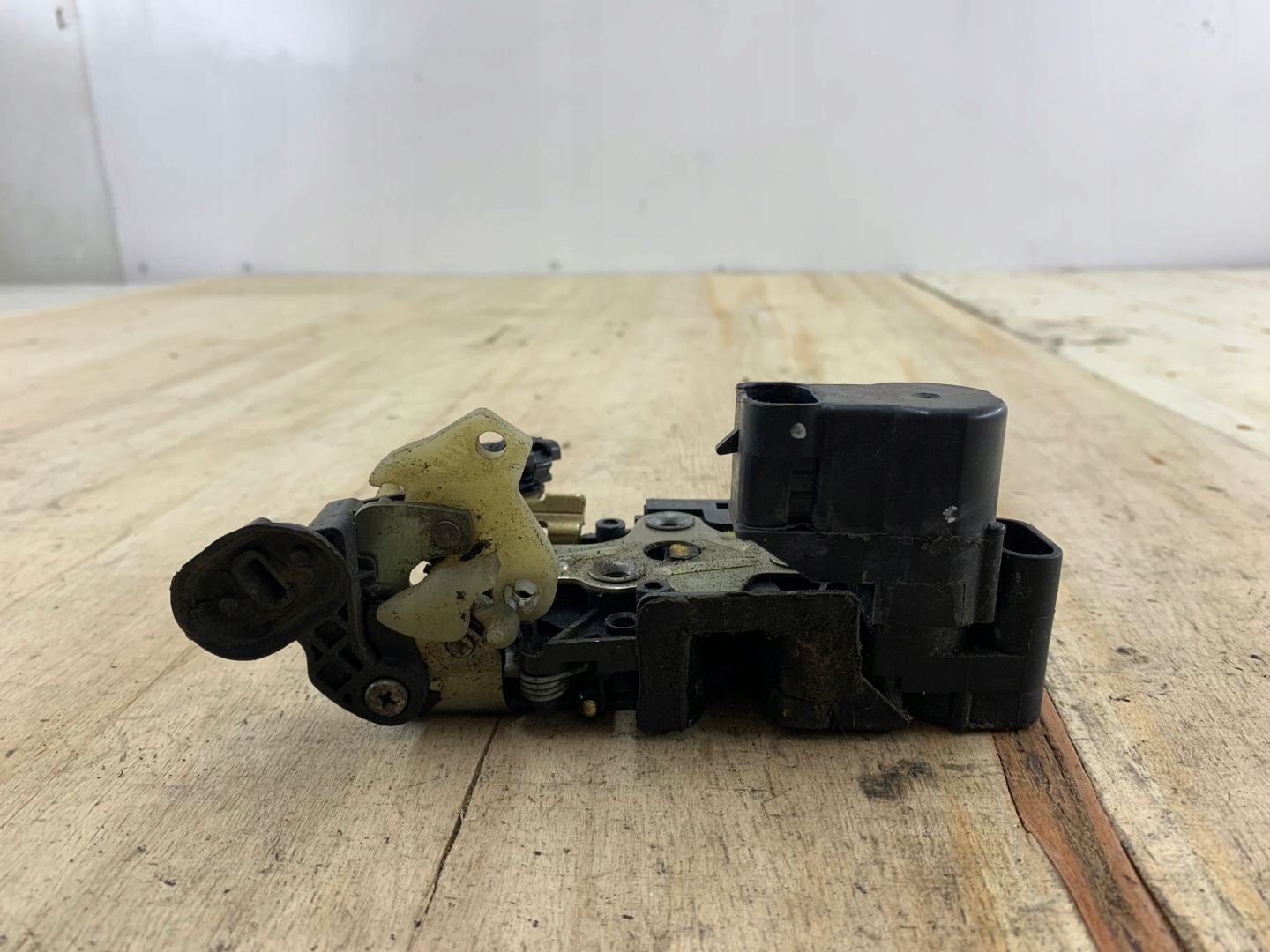 ALFA ROMEO 156 lock door right rear part