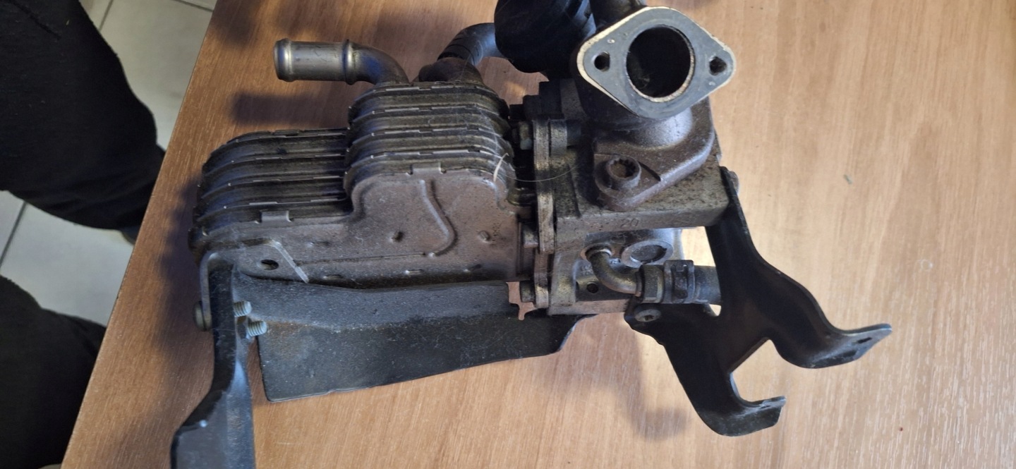 Radiateur Vanne EGR 059131063B Audi A8 D3