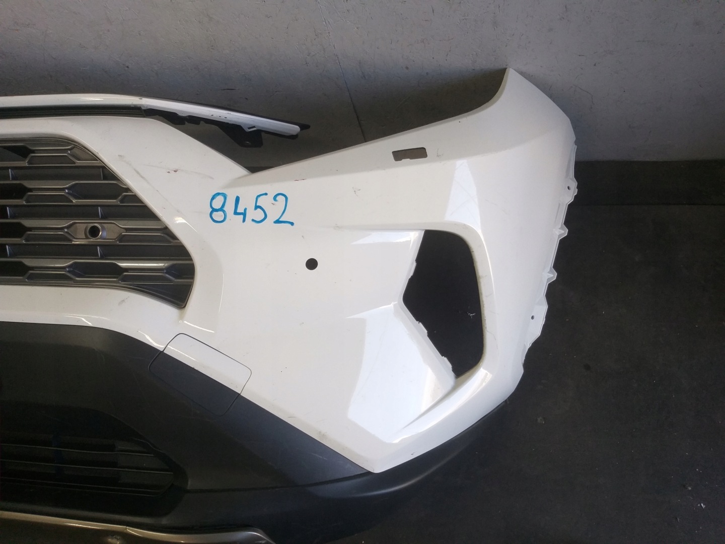BUMPER FRONT TOYOTA RAV 4 RAV4 V 5 19- RADAR