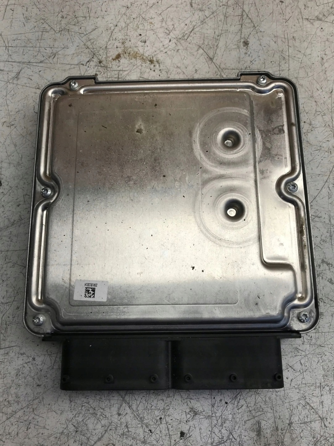computer control unit of the engine VW PASSAT B8 04L907309R