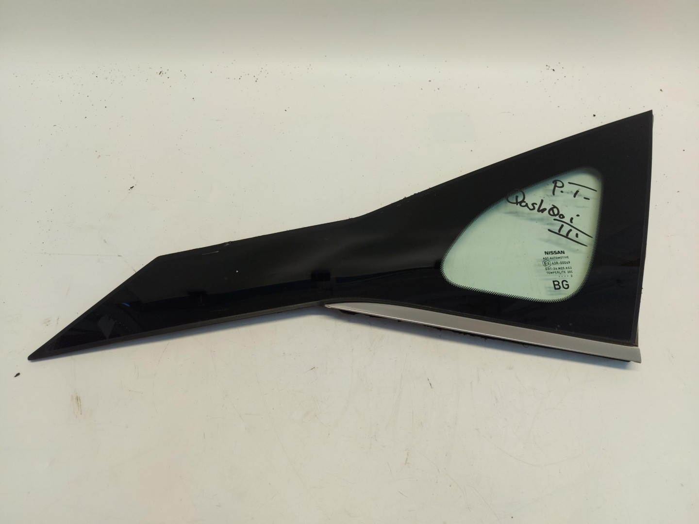 Nissan Qashqai J12 window bodywork right rear part