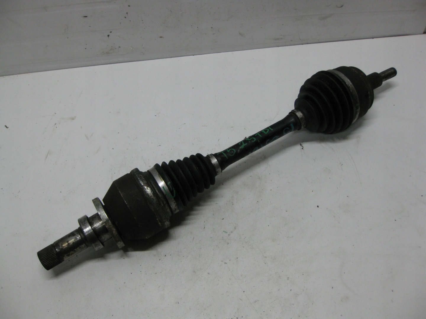 VW T5 2.5 TDI semi-axis left short. front