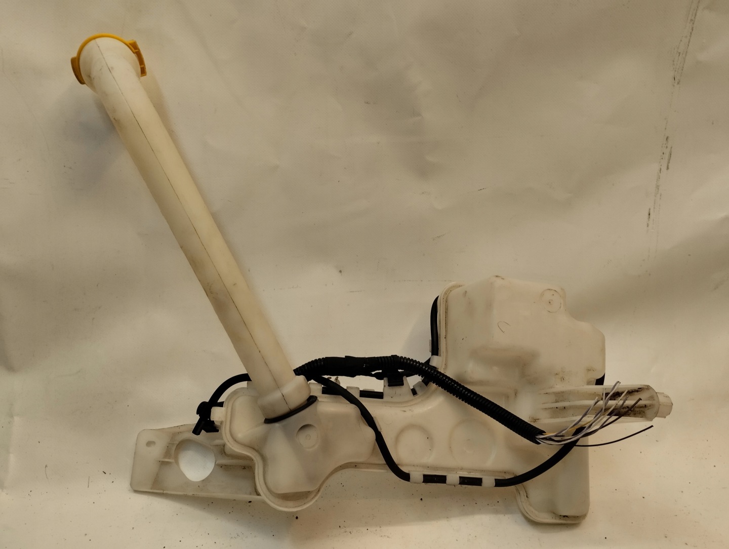 RENAULT CAPTUR II washer fluid tank