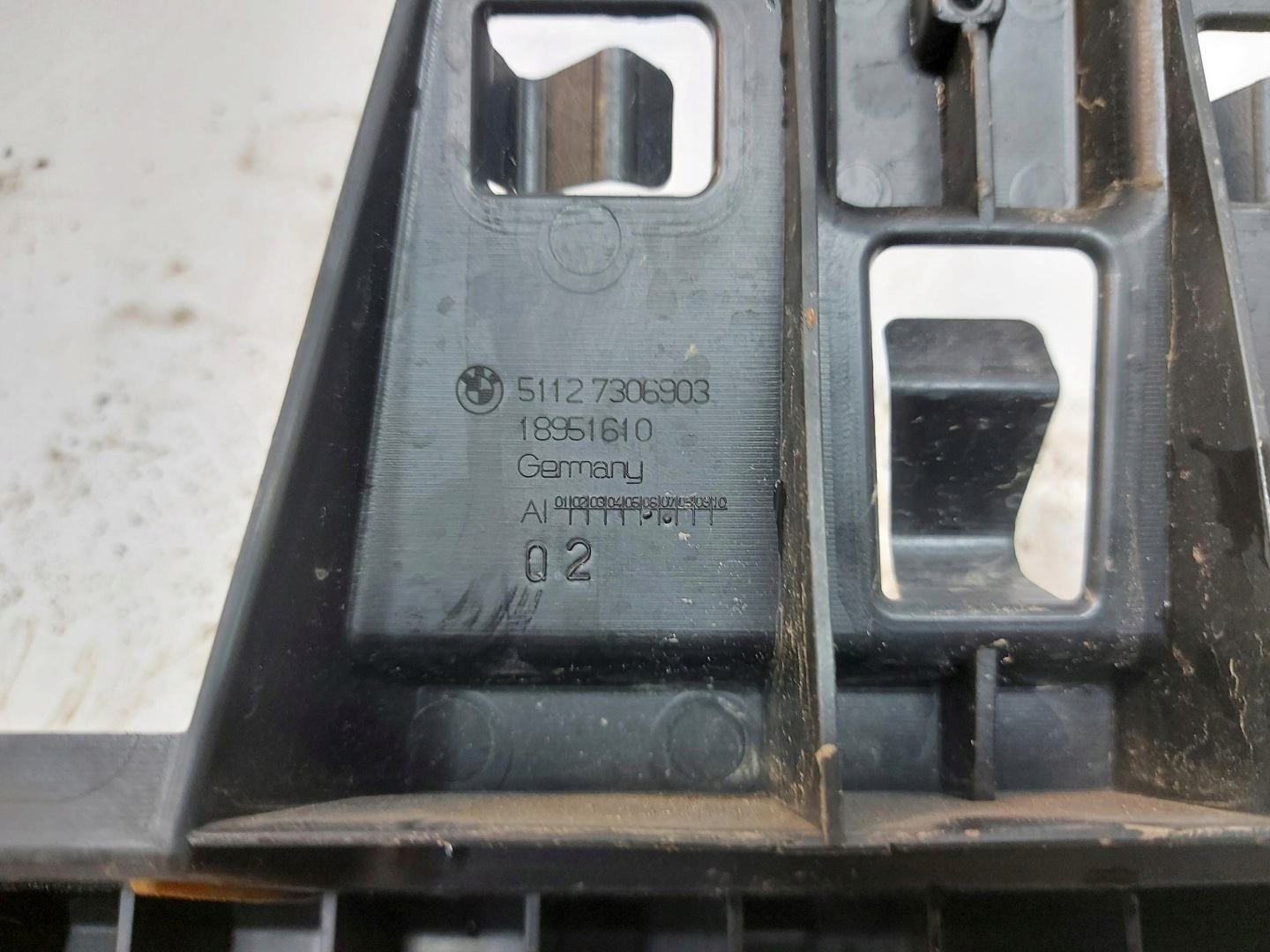 BMW i3 i01 REX Support Support plaque Pare choc Arrière 7306903