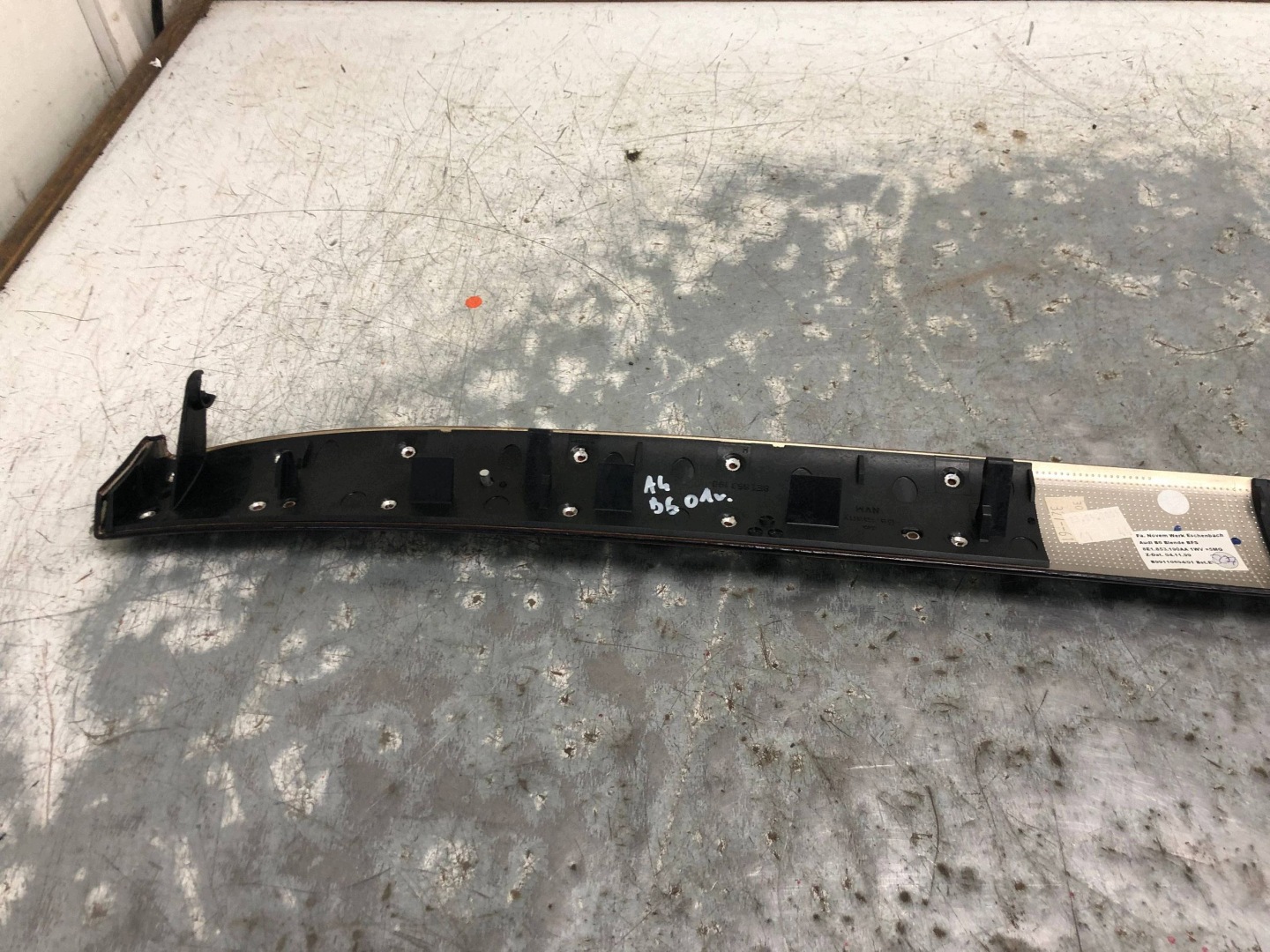 Moulage DEKOR Console 1WV AUDI A4 B6 8E1853190AA