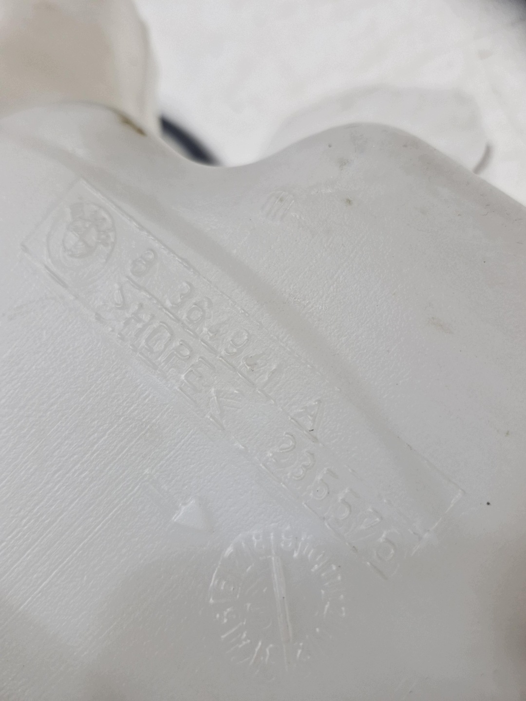 8364941 BMW E39 washer fluid tank