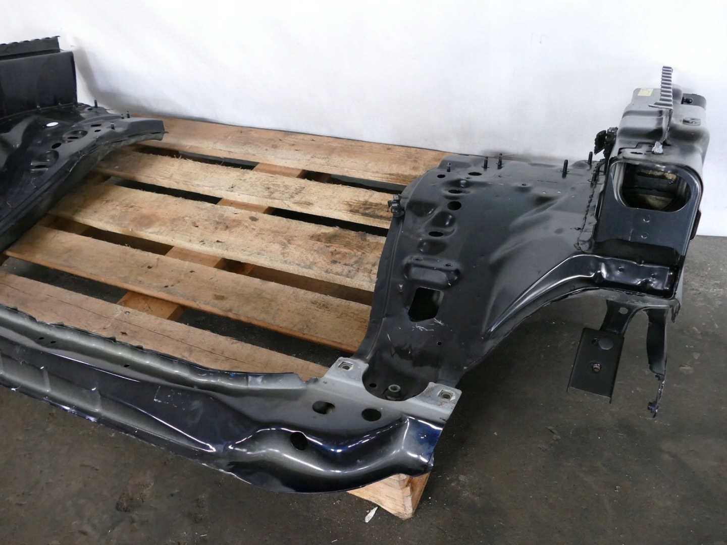 RANGE ROVER SPORT L320 pillar sider front PODLUZNICE CZOLOWKA