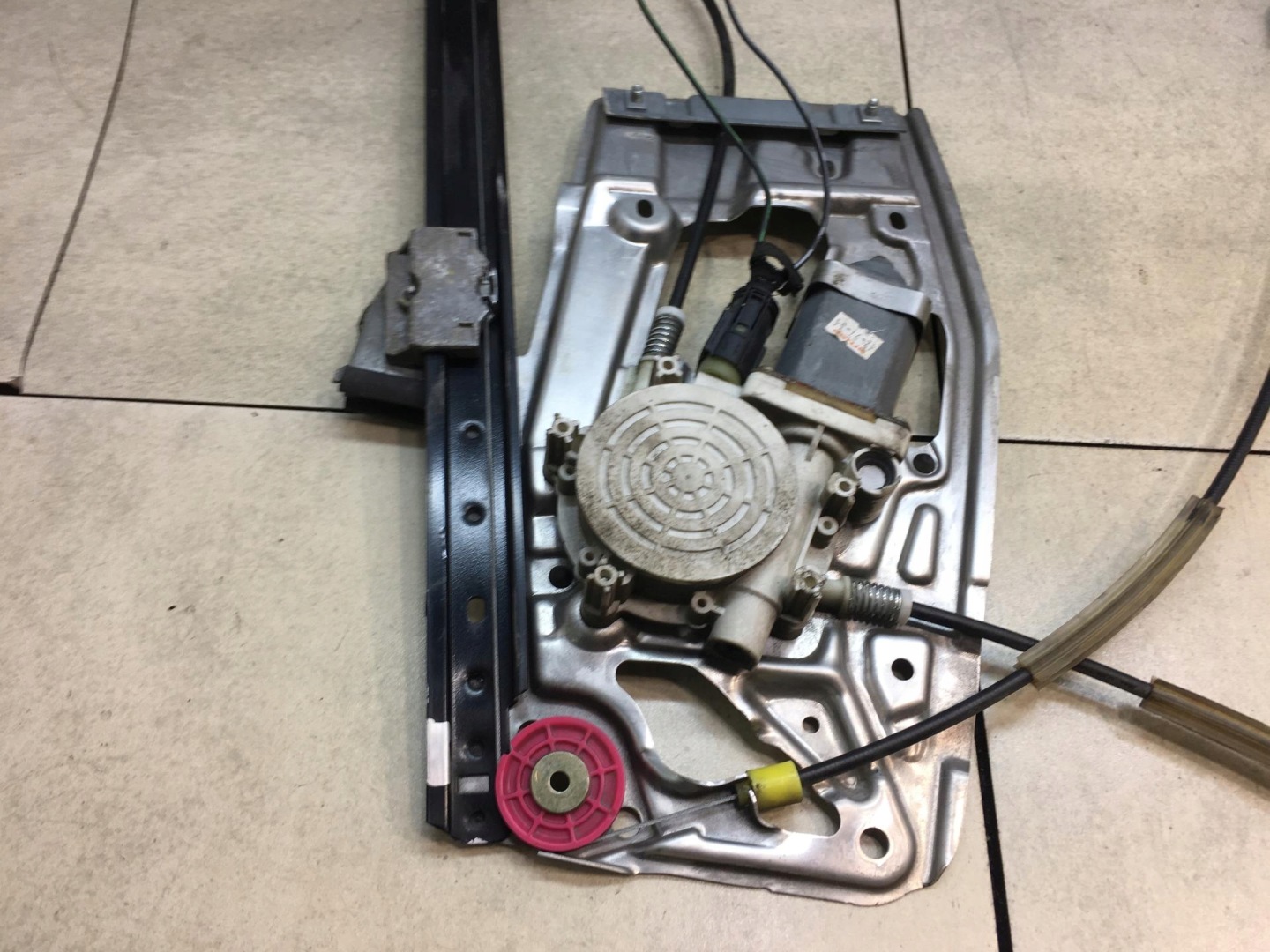 window regulator right front BMW 5 E39 8236860