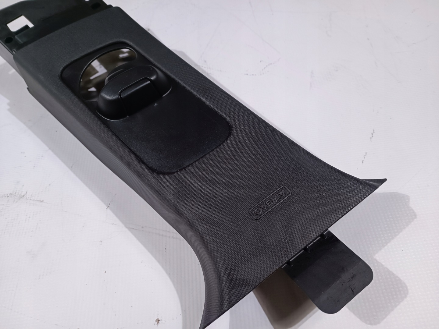 side slupka B cover left Ford Explorer 2016
