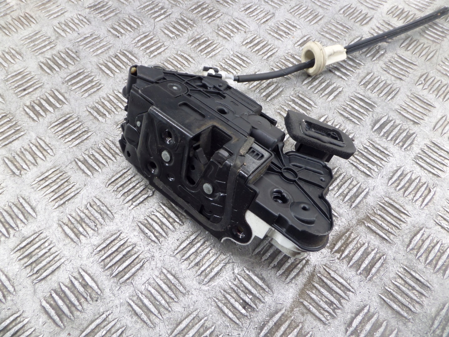 Volkswagen OE 5K2837016D lock door