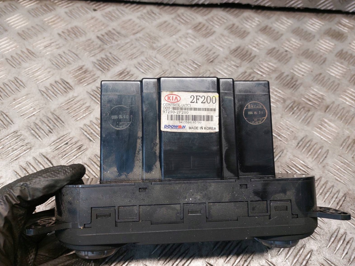PANEL Bouches buses KIA CERATO et 97250-2F200