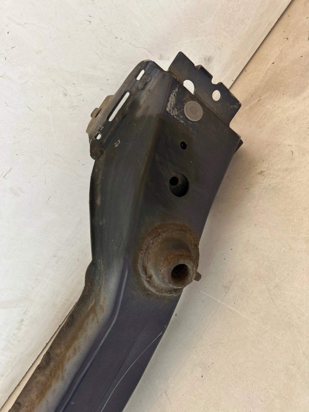 sider pillar of a bumper front Mazda CX-7