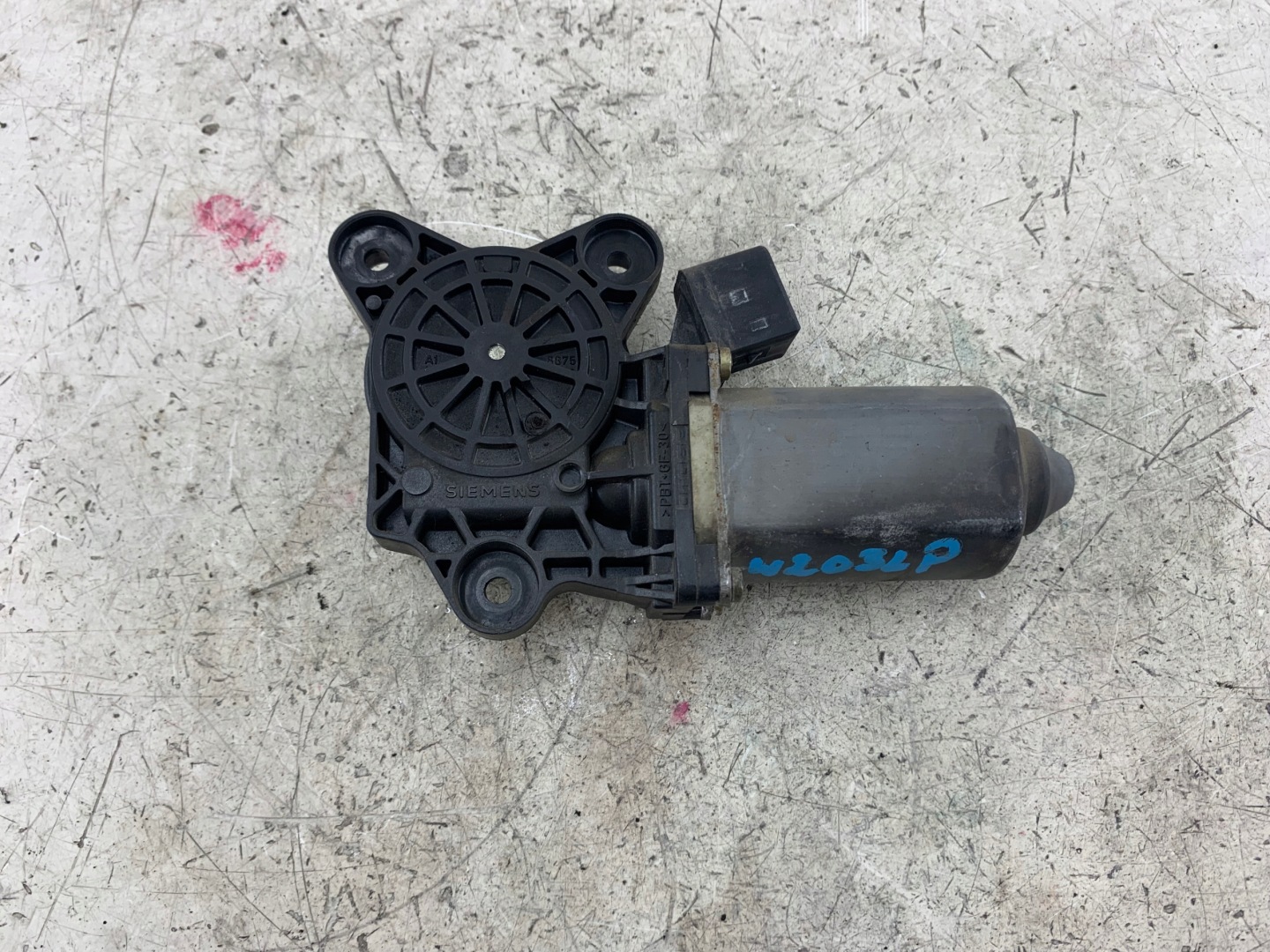 MERCEDES W203 mini motor windows right front A2208204642