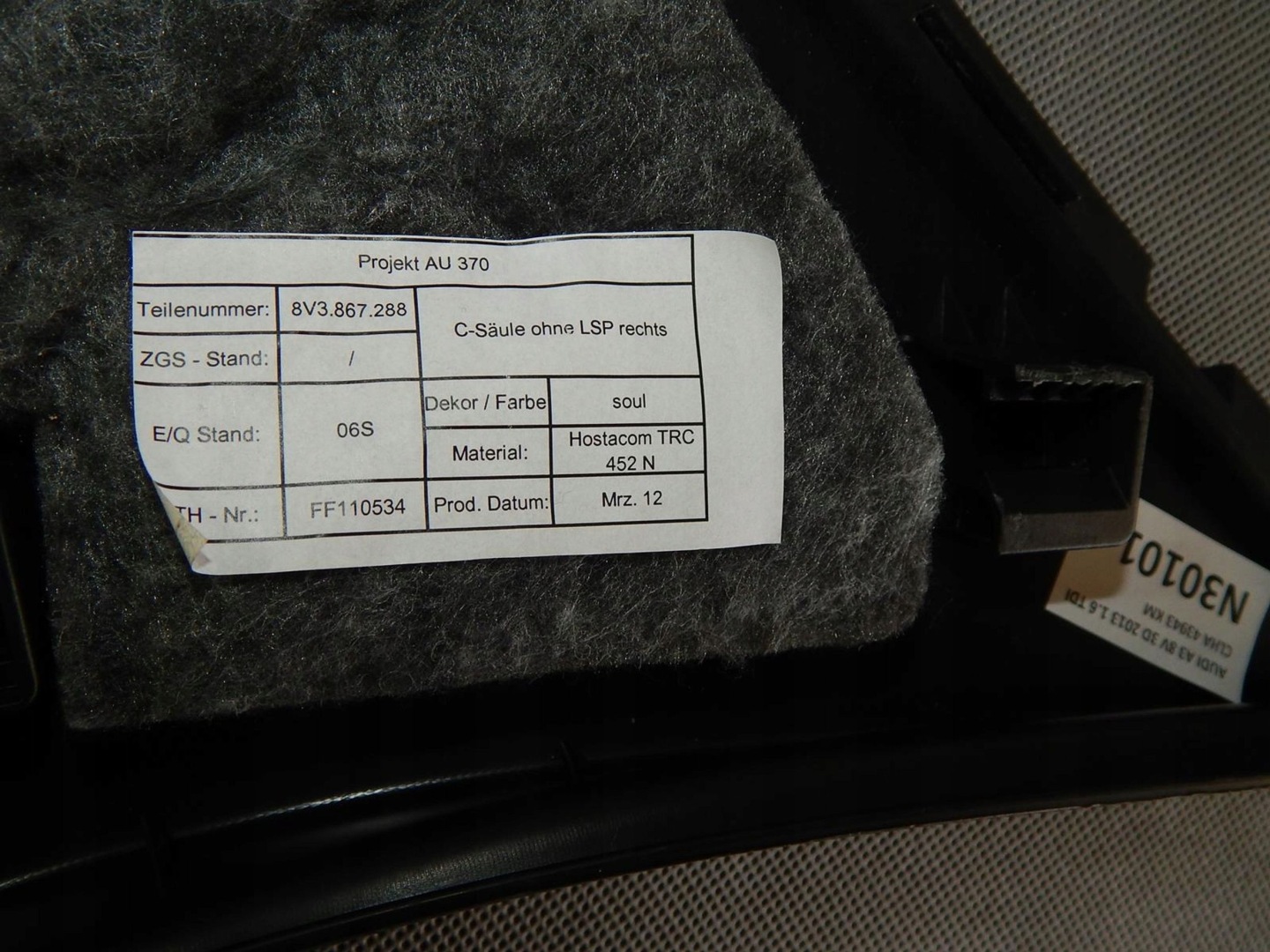 AUDI A3 8V kryt SLUPKA pravá 8V3867288