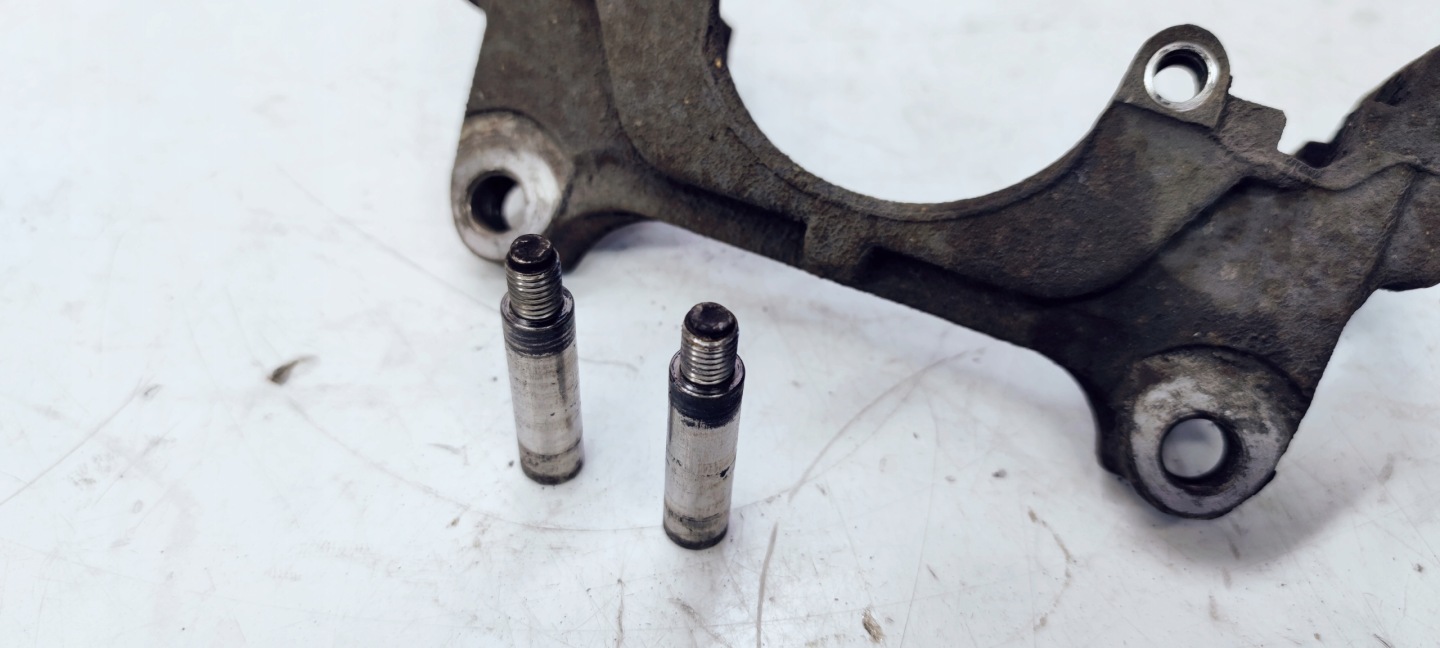 JARZMO třmenu předek AUDI VW SEAT SKODA * 741 *