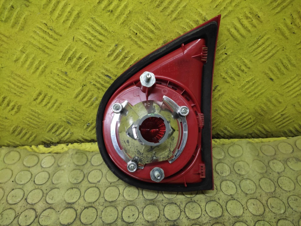 VW GOLF V light left rear part to the bonnet 1K6945093E