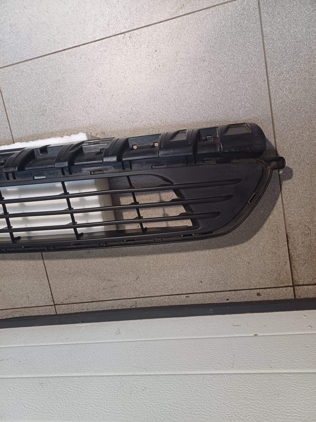 grid of a bumper front front RENAULT TRAFIC 3 III 622543504R