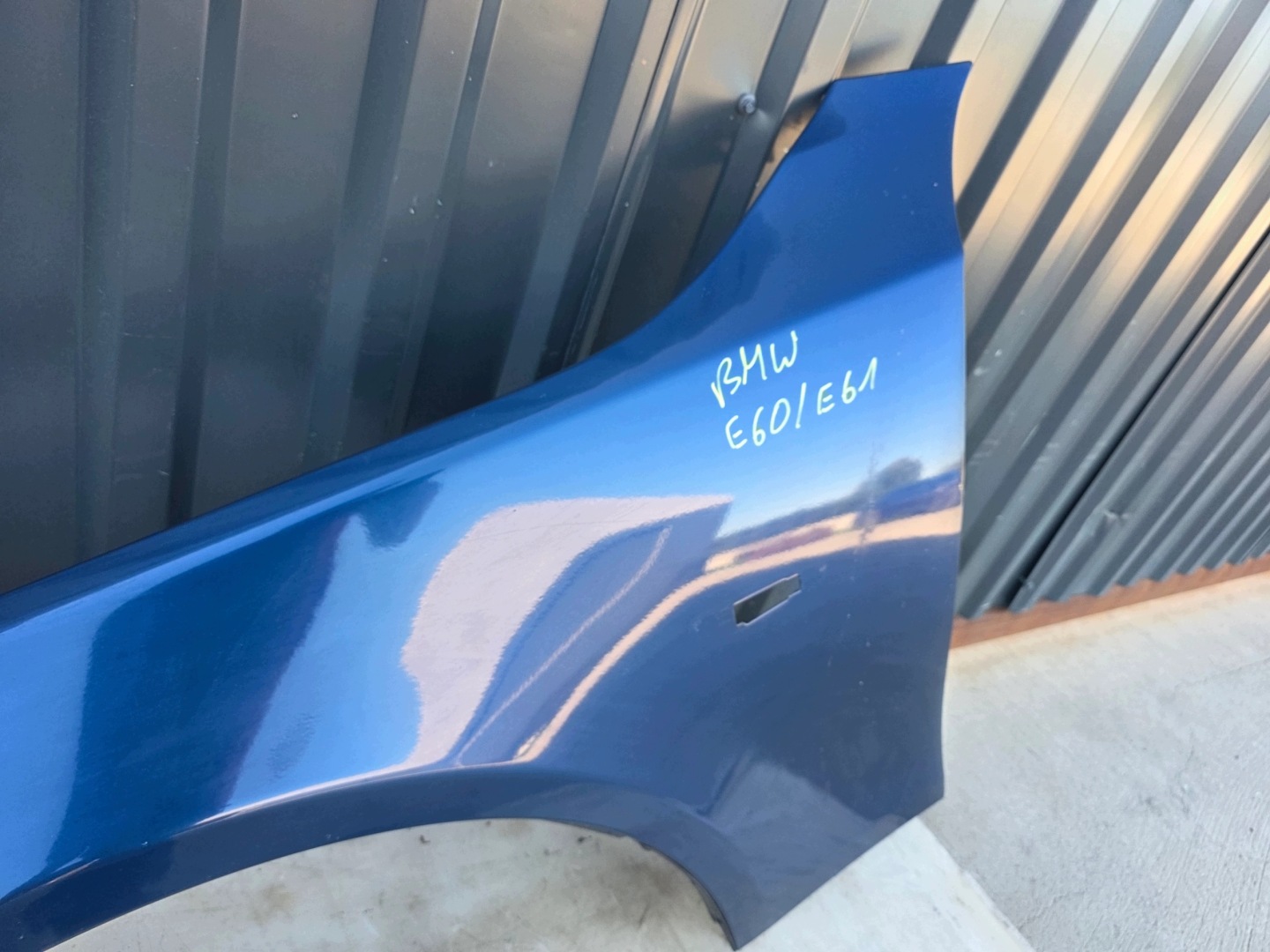 fender left front BMW E60 E61 PROSTY original !!!