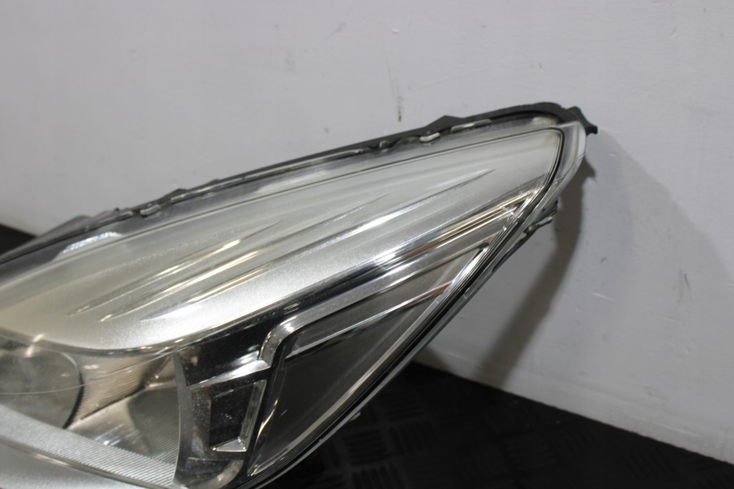 light left front CV44-13W030-AE FORD KUGA MK2