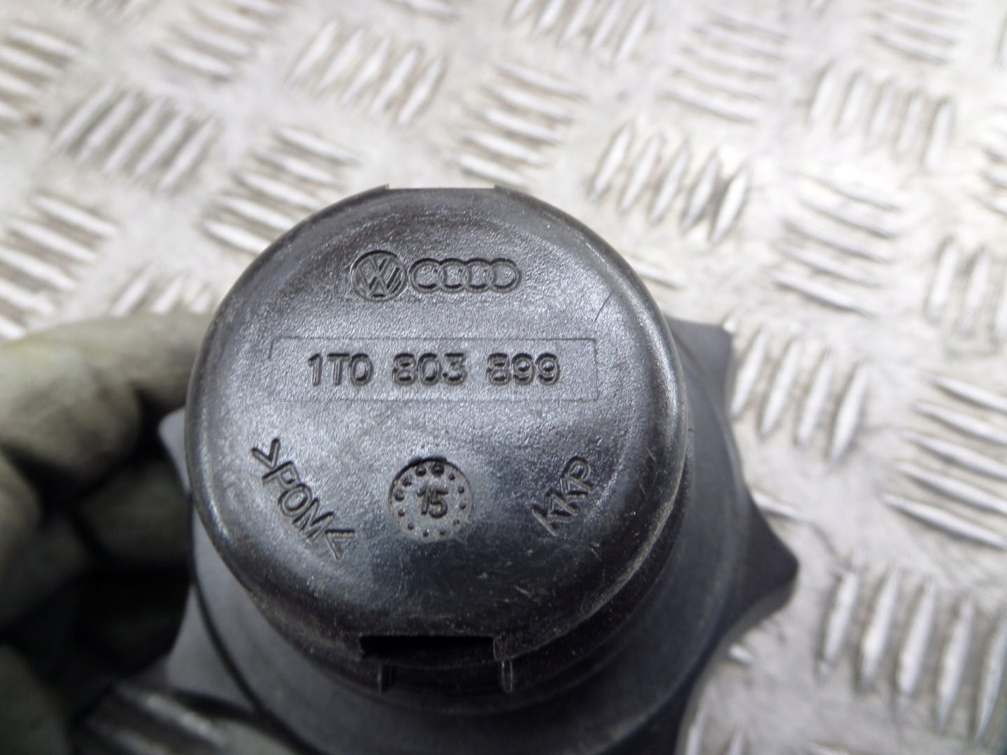Vis Roues de la roue de secours Volkswagen OE 1T0803899