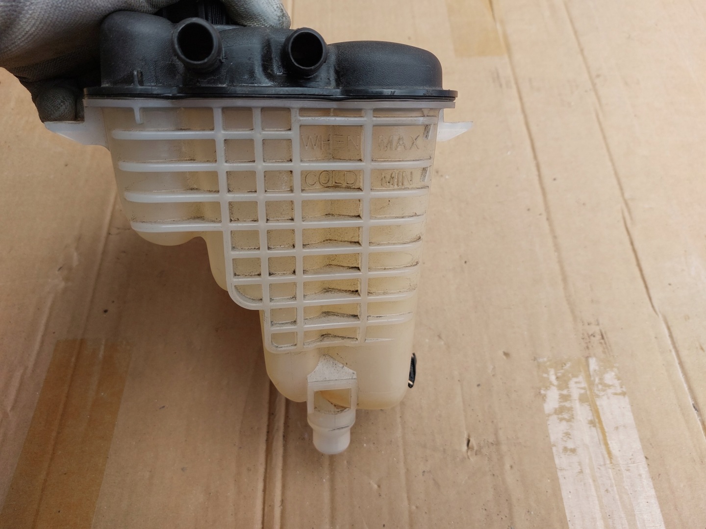 Réservoir eau VELAR L560 GX73-8A080 AC 19r