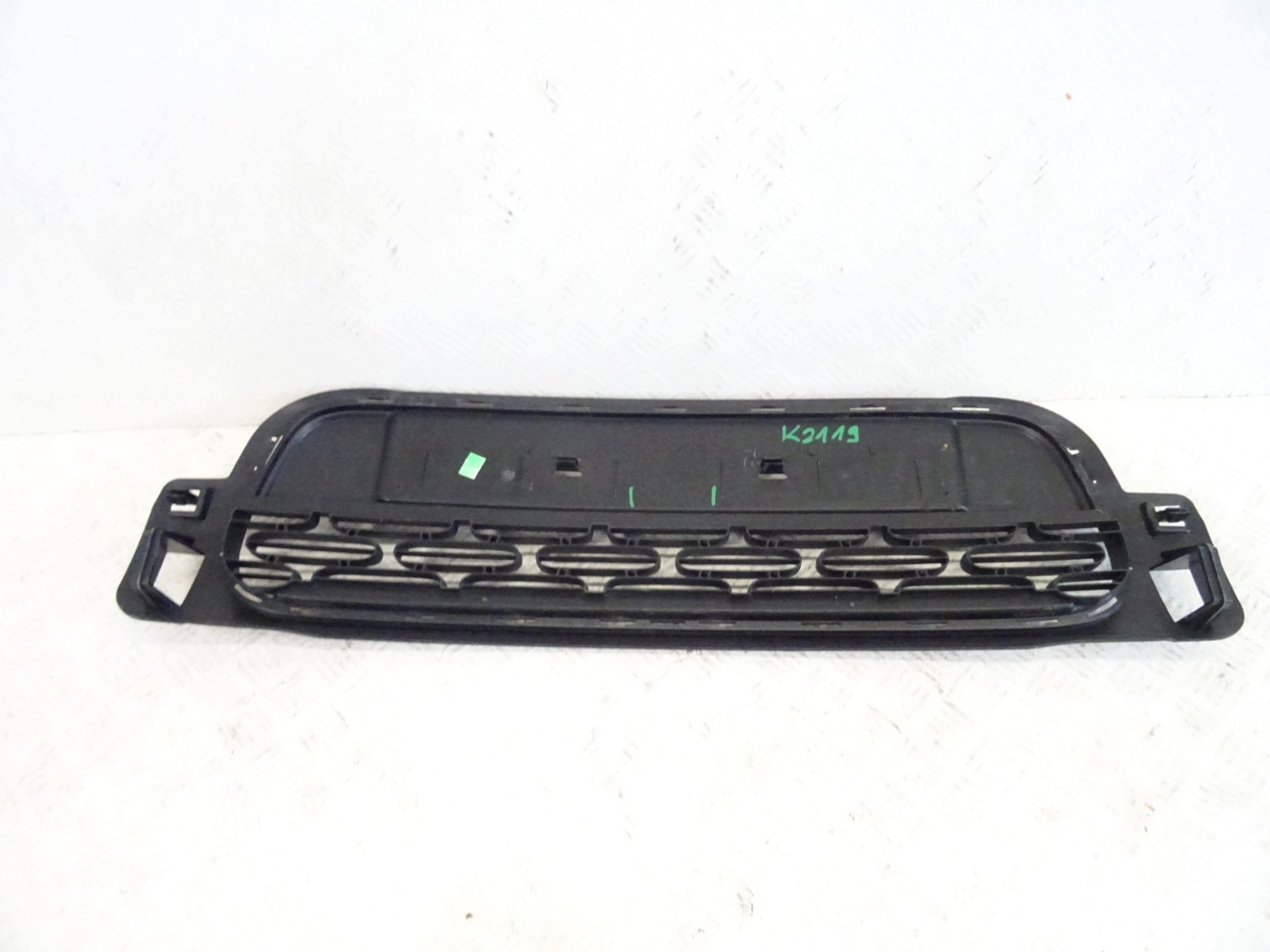 grid of a bumper front front CITROEN C3 III 9812061877
