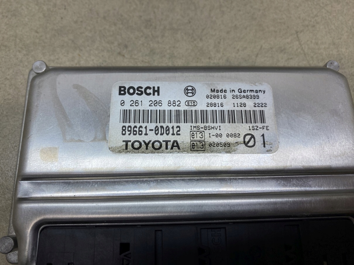 control unit of the engine YARIS and 1.0 VVTI 0261206882