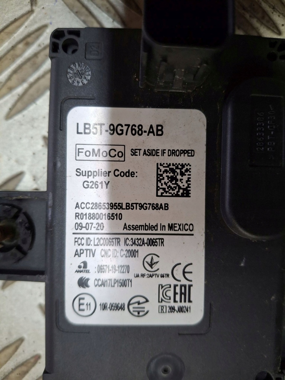 RADAR DISTRONIC FORD KUGA III 2019R-> LB5T-9G768-AB