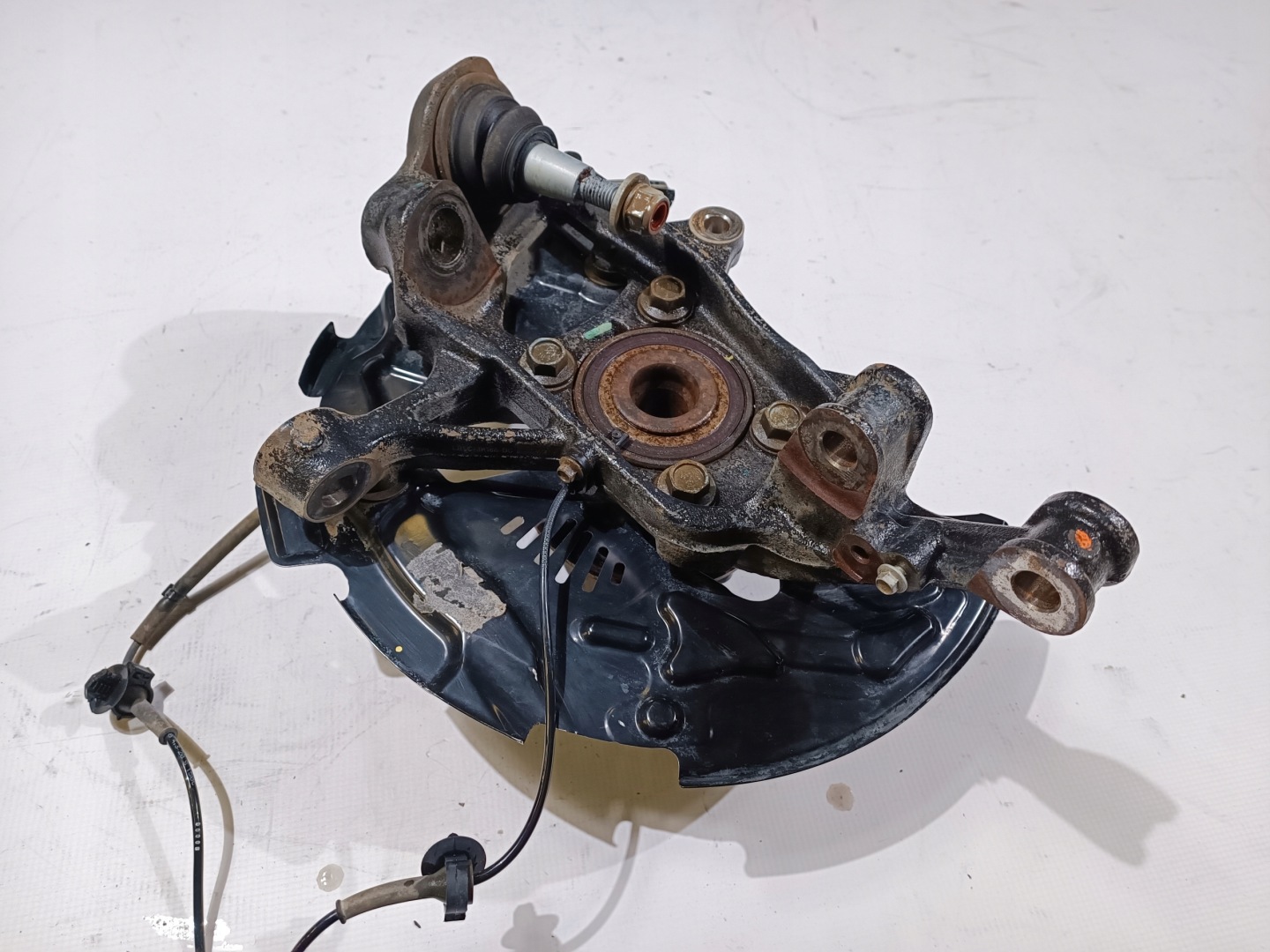 swing front front left Ford Explorer 4x2 2020