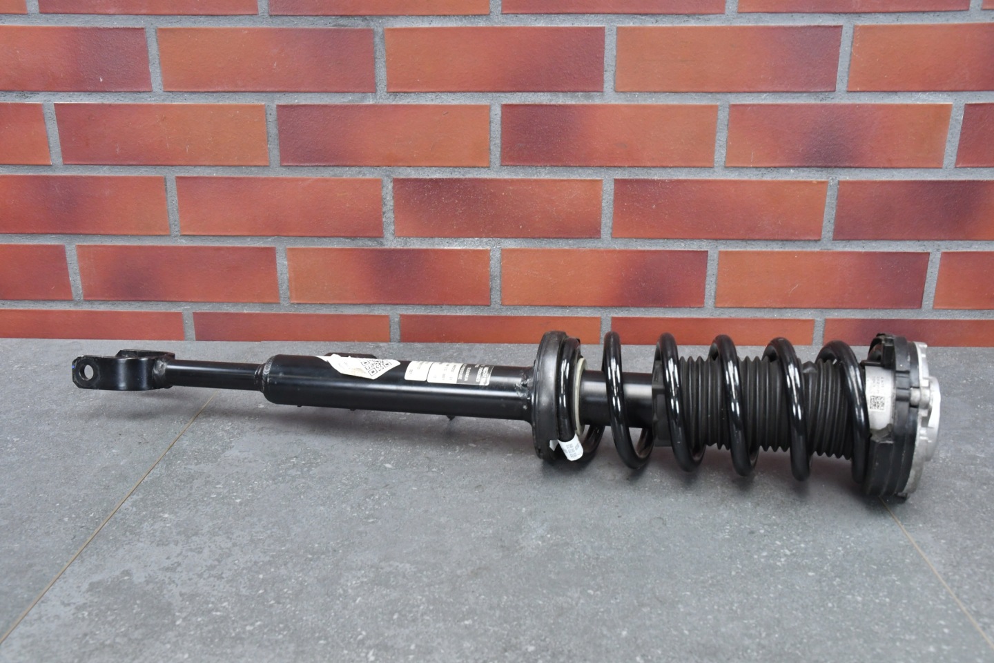 shock absorber right front front BMW 5 G60 5A135A8 22580km 530e 30e