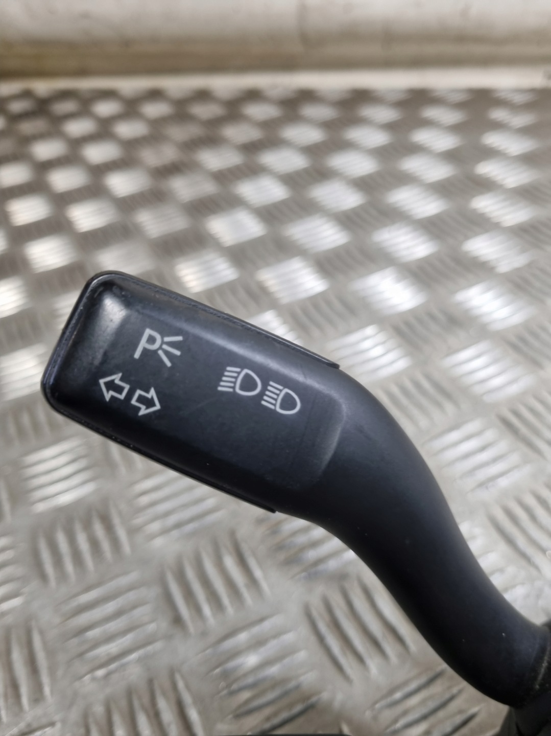 commande levier commodo sous volant AUDI A4 B7