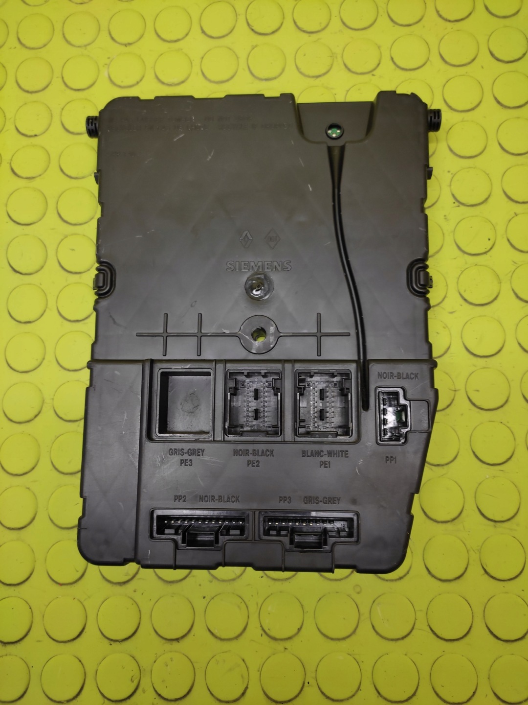 RENAULT SCENIC II 1.5 DCI control unit compartment UCH