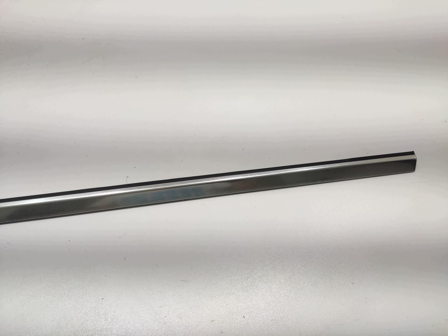 moulding dust CHROM door left front MERCEDES A-KLASA W176 2012-2015