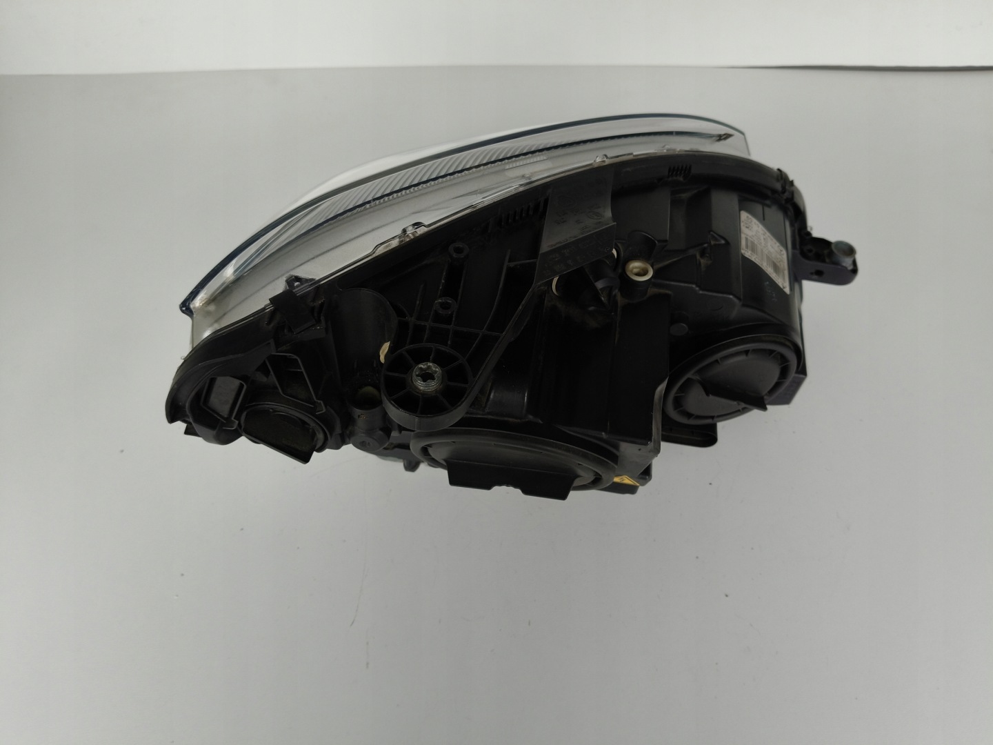 light left REFLEKTOR MERCEDES C-KLASA W204 07-10 XENON