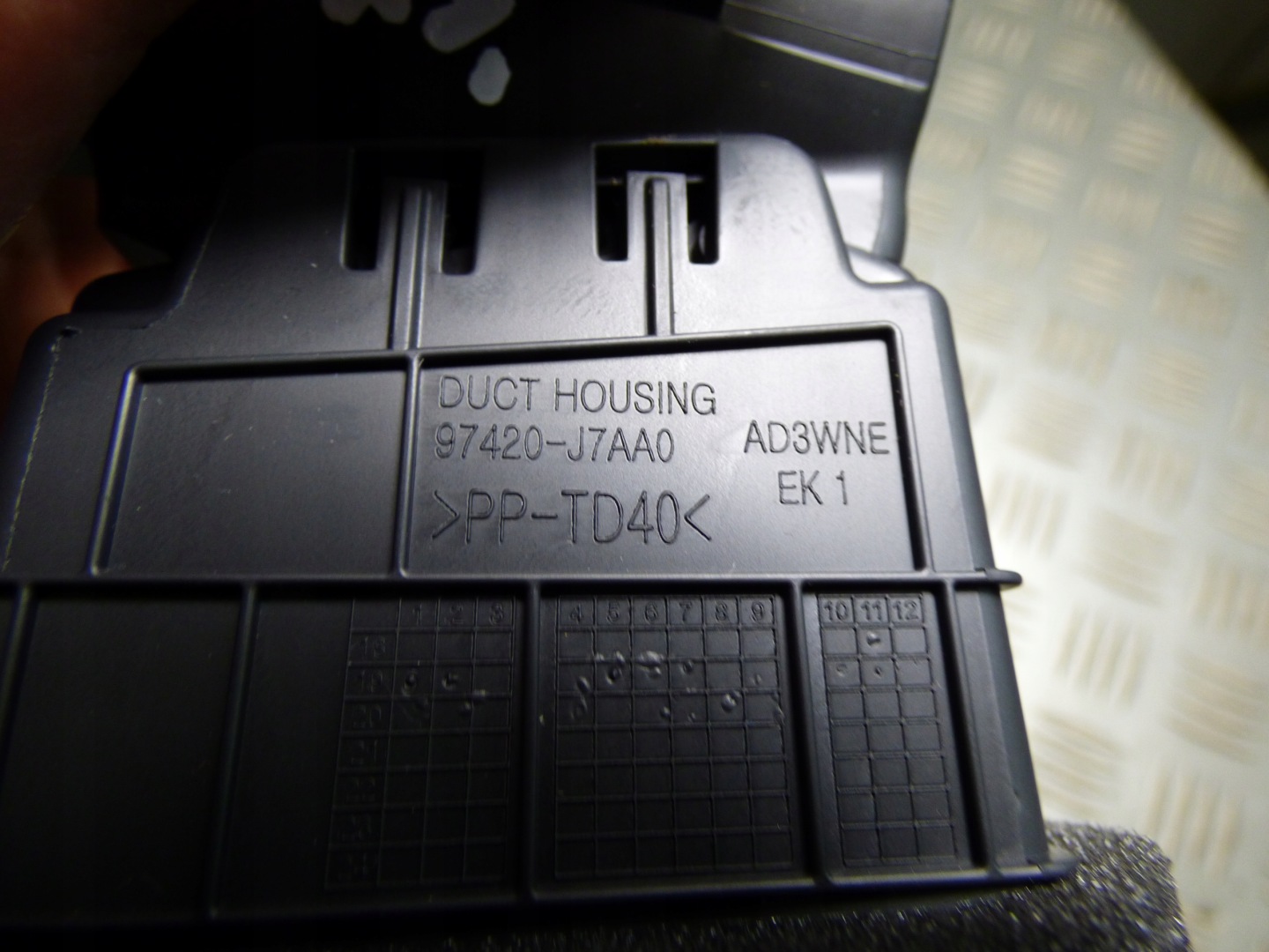 grid air conditioning devices central right left KIA CEED III
