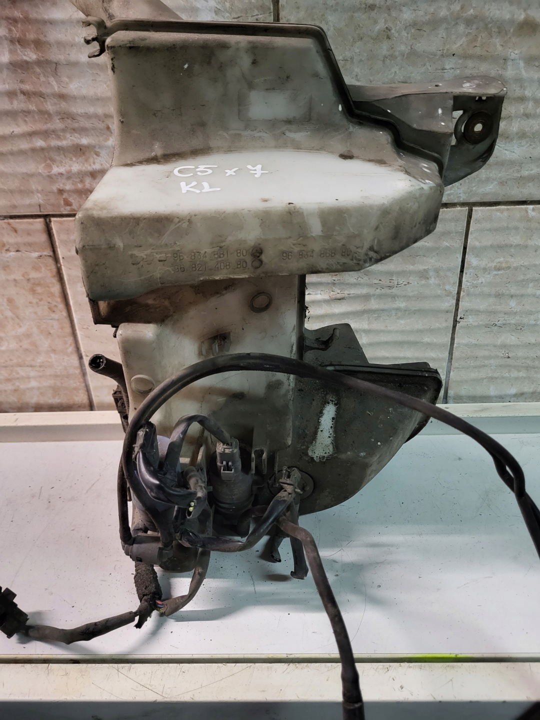 washer fluid tank XENON CITROEN C5 III X7 9683488880