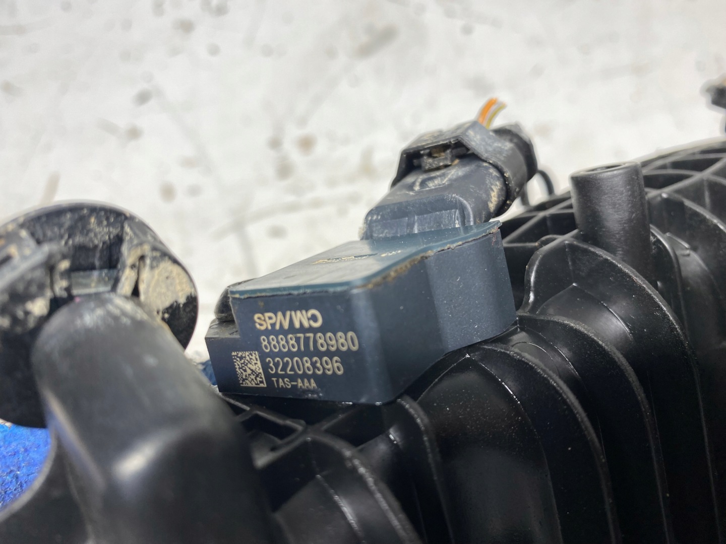 VOLVO XC40 T3 1.5 HYBRYDA intake manifold HYBRID