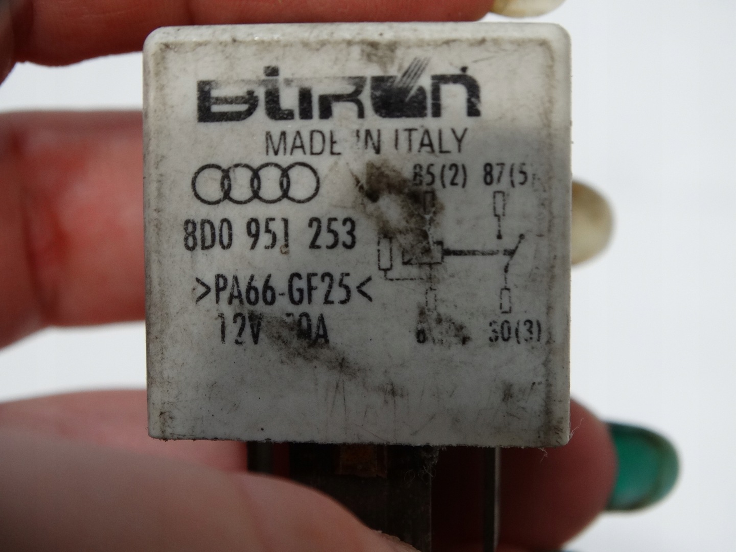 relay 370 AUDI VW SKODA SEAT 8D0951253