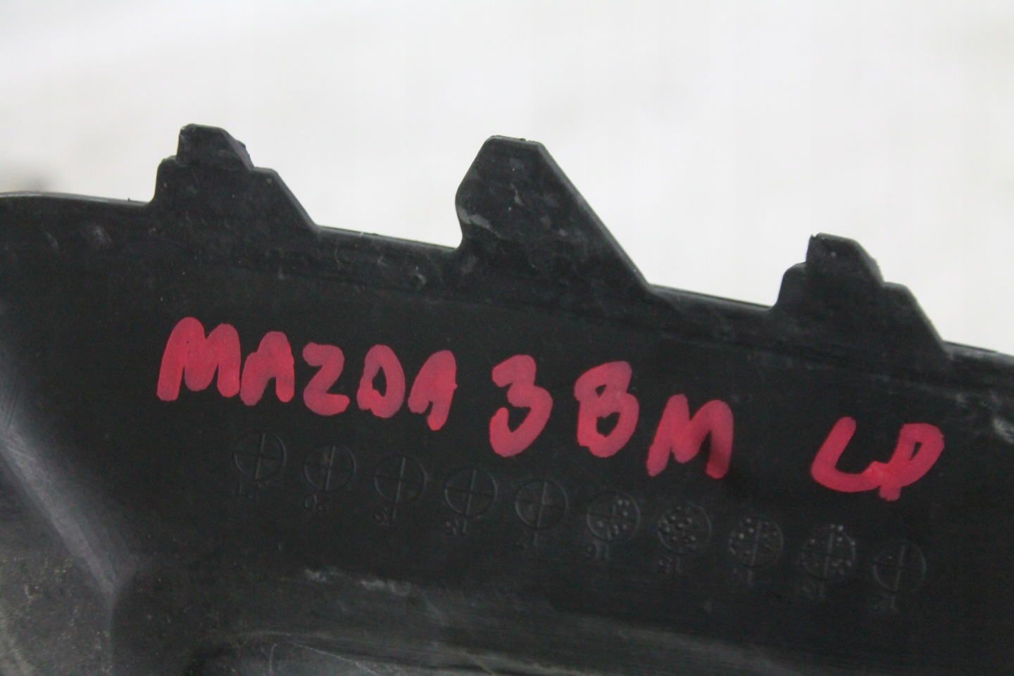 grid of a bumper frame left front BJE1-50C21 MAZDA 3 III BM 13-16