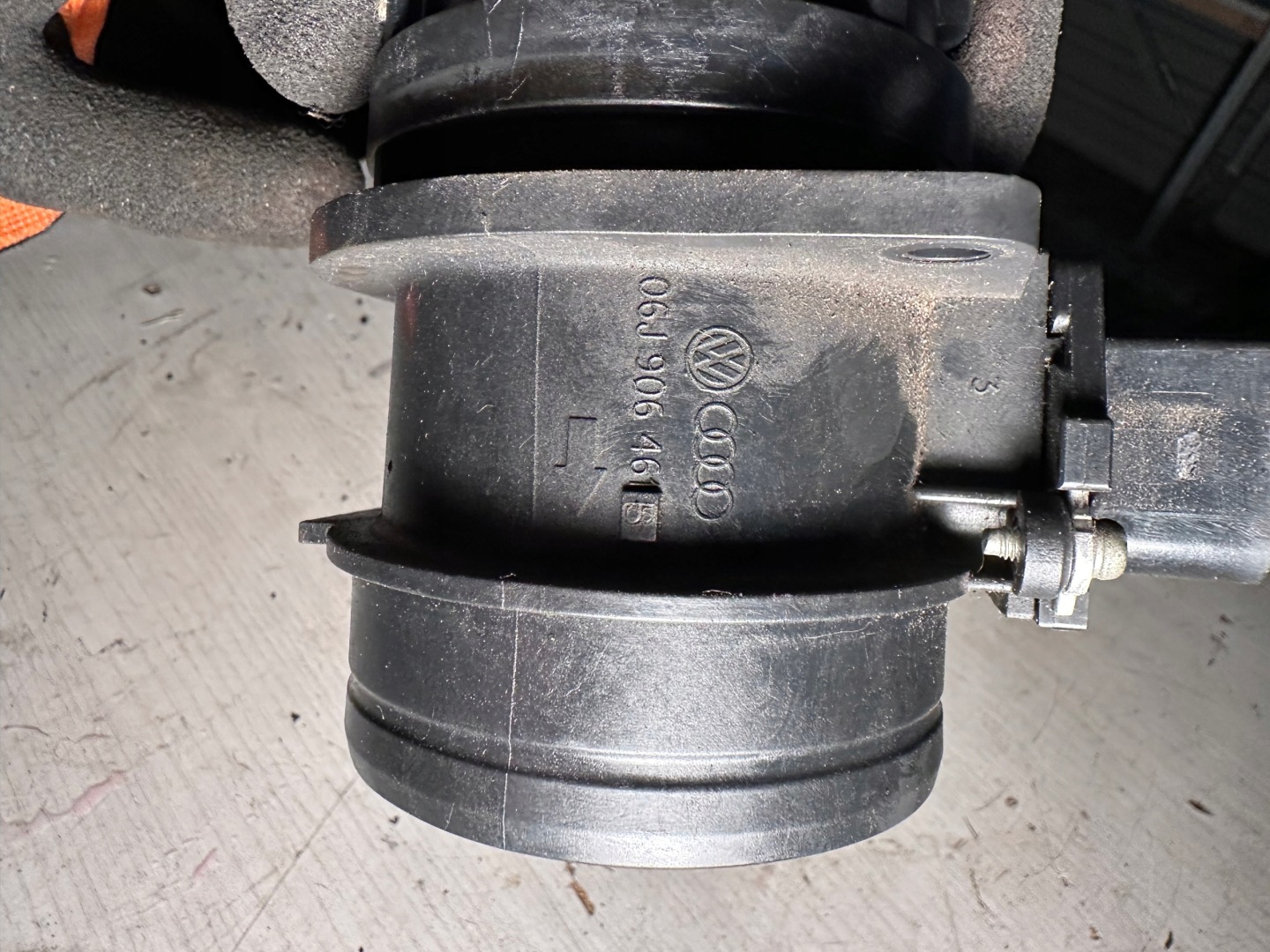 AUDI A5 8T LIFT A4 B8 3.0 TDI flow meter 06J906461B