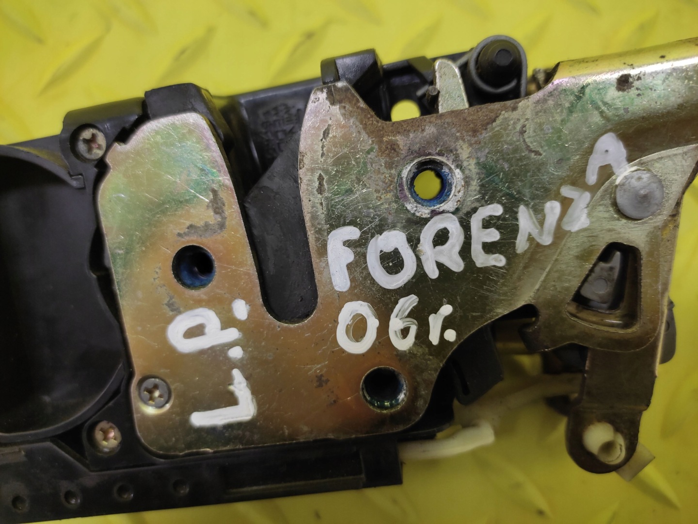 SUZUKI FORENZA lock door left front