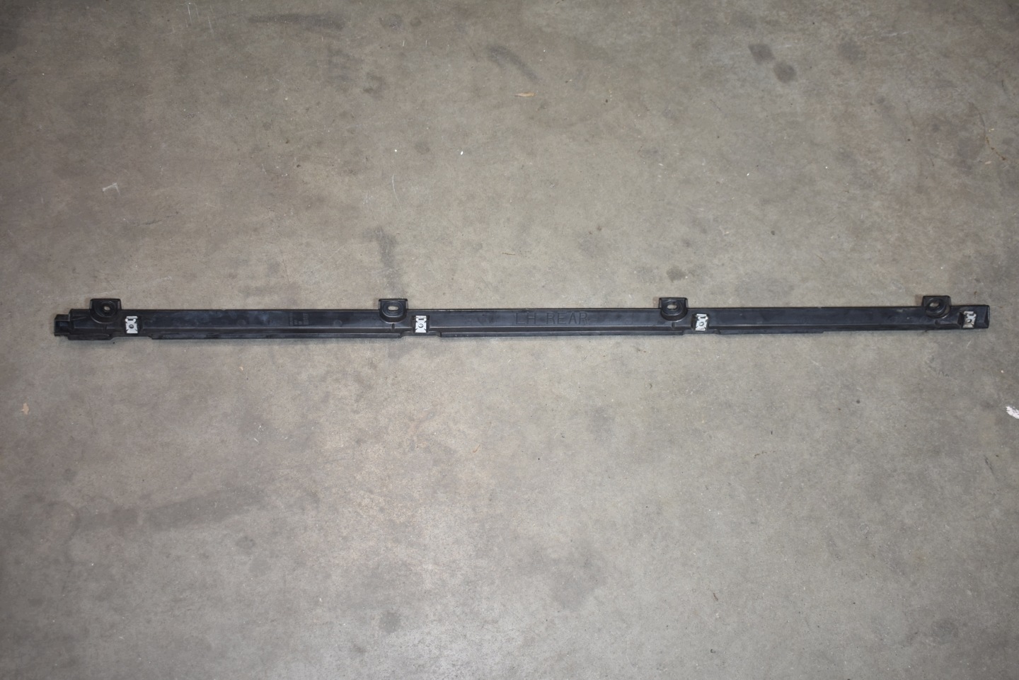 IDEALNA moulding holder left rear part rear BENTLEY FLYING SPUR 1