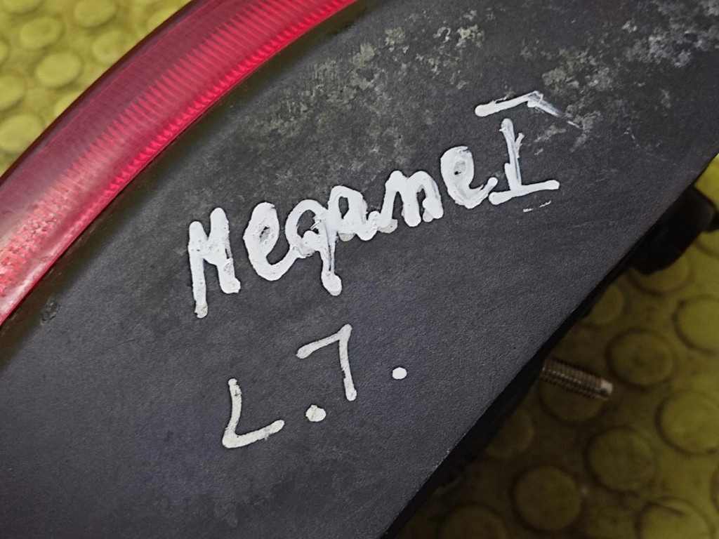 RENAULT MEGANE and light left rear part 7700428320
