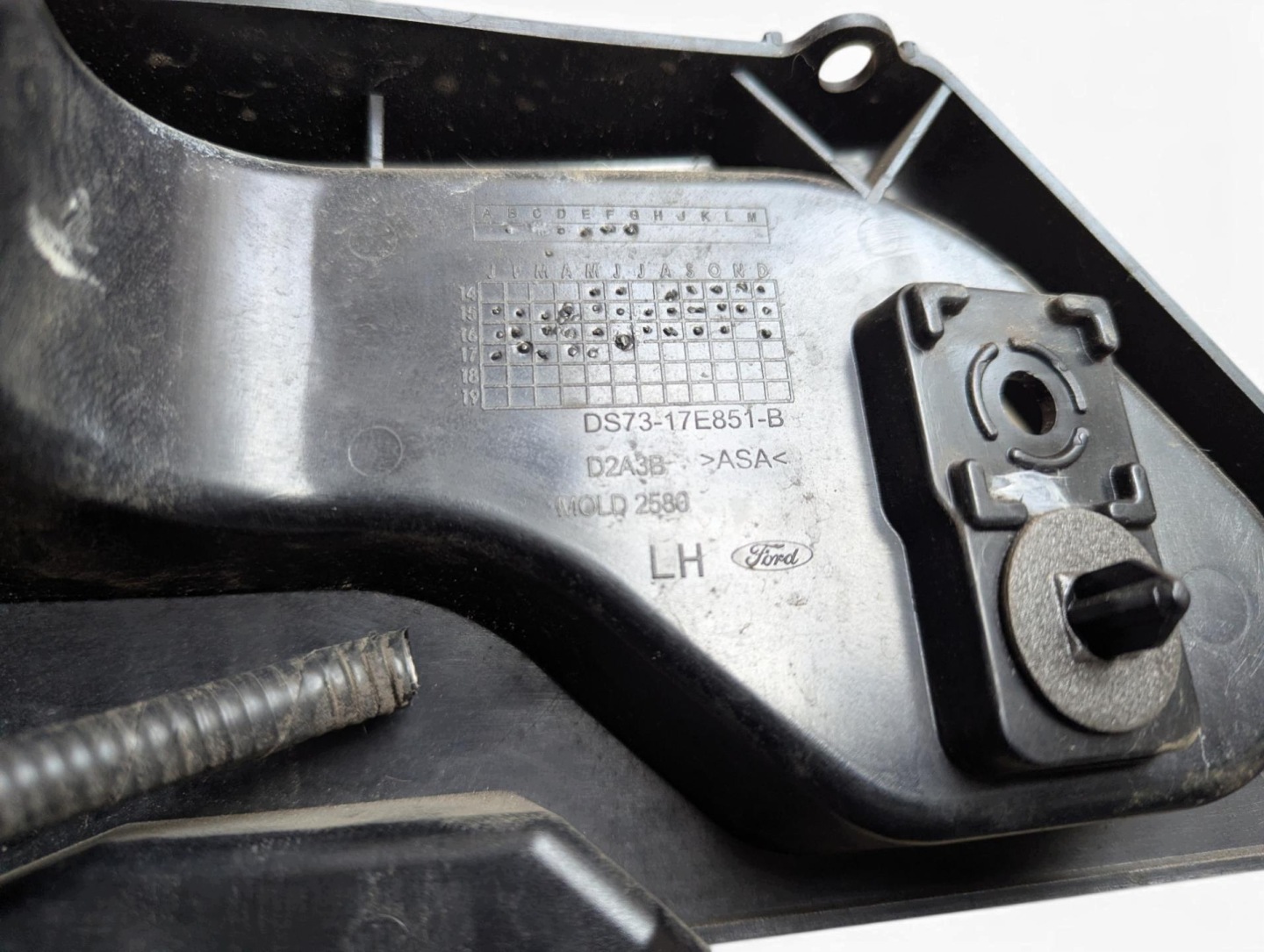 support holder of a bumper rear part left side Ford Mondeo 5 2017 DS73-17E851-B