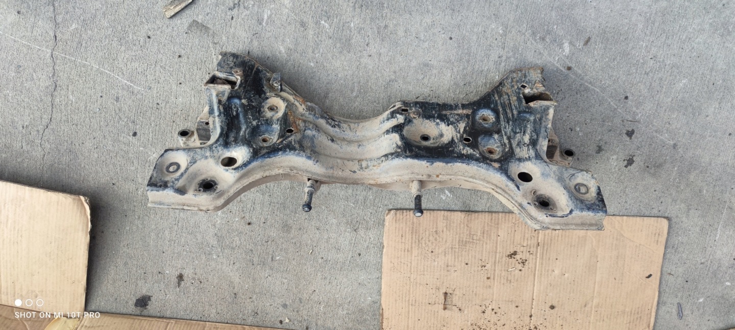 TRAWERS axle beam subframe front AUDI A1 8X 6R0199315