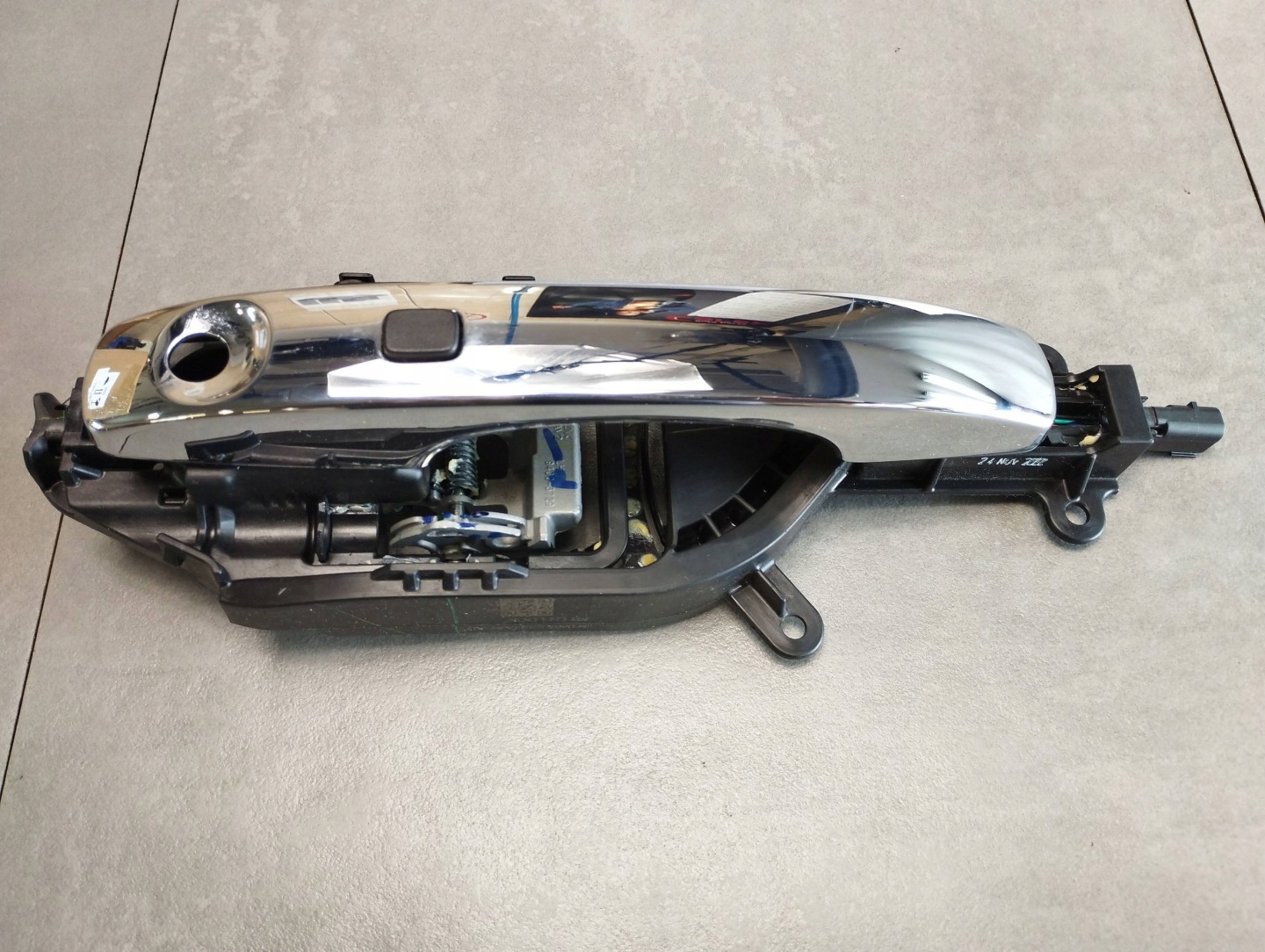 Volkswagen Amarok II 2023 handle left front KESSY N1WBE224A37AD